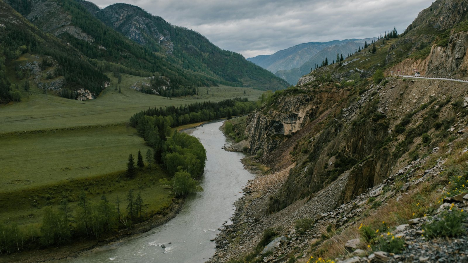 12 Real-World Examples of How Microclimates Create Completely Different Weather Just Miles Apart 8
