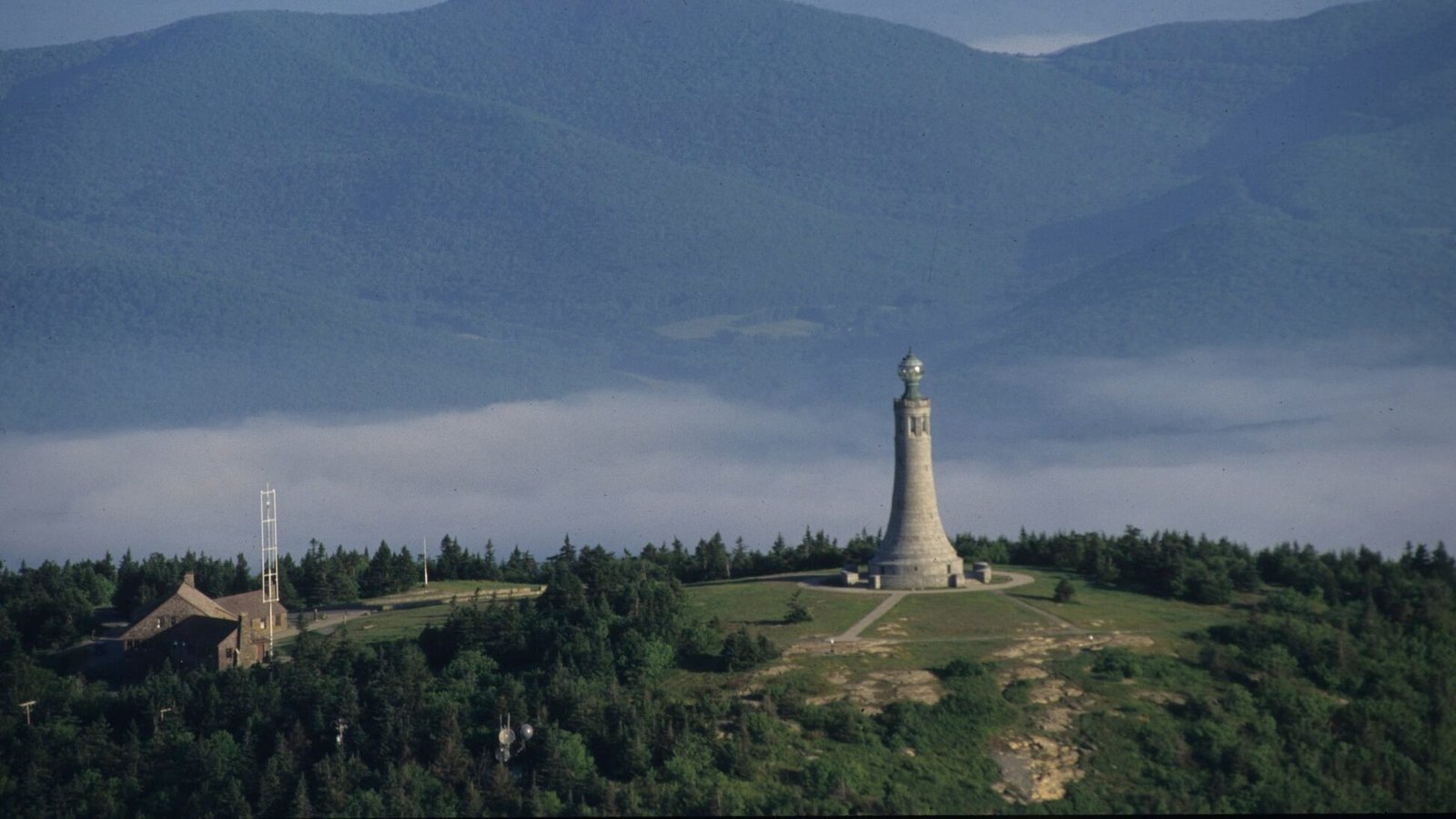 The Best Thunderstorm Watching Spot in Every U.S. State 21