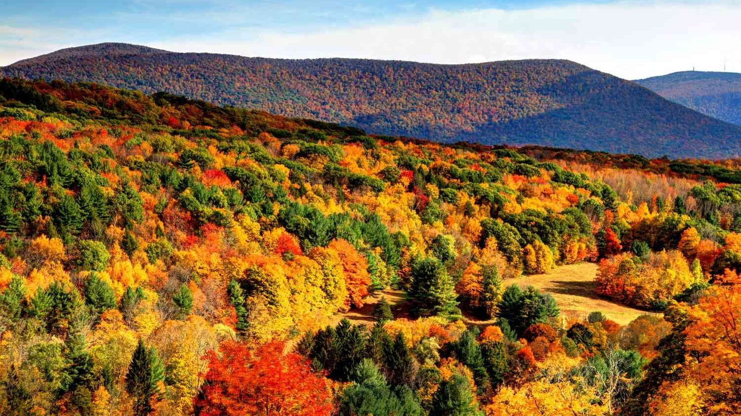 The Town in Every State Where Fall Colors Are Worth the Drive 21