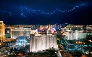 The Best Thunderstorm Watching Spot in Every U.S. State 7