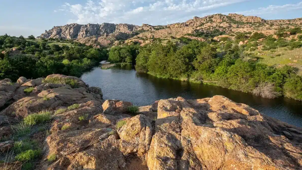 The Best Thunderstorm Watching Spot in Every U.S. State 36